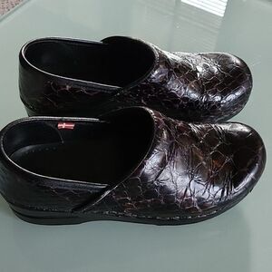 Sanita Danish Leather Clogs Size 6